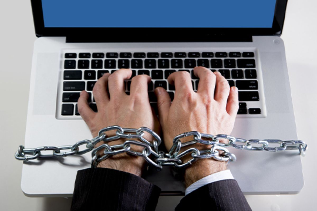 Інформаційна залежність: як розпізнати і звільнитися